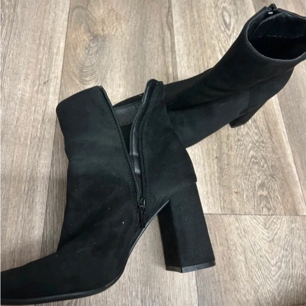 Chic Black Heeled Boots for Women